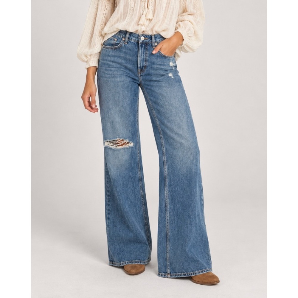 NEW We The Free People Distressed Button Fly Wide Leg Jean Blue Size 31 OB833641